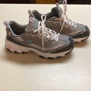Women’s size 8 sketchers
